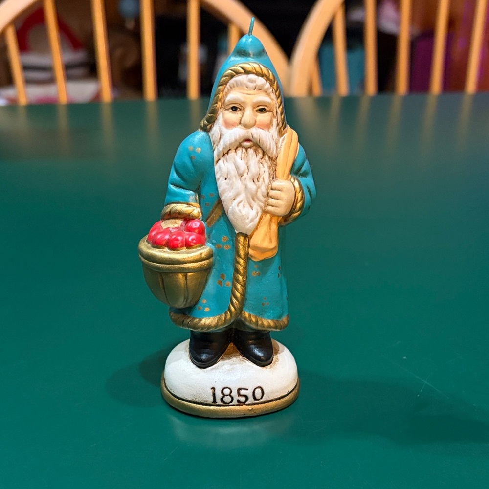 Memories of Santa Vintage Santa Claus Figurine 1850